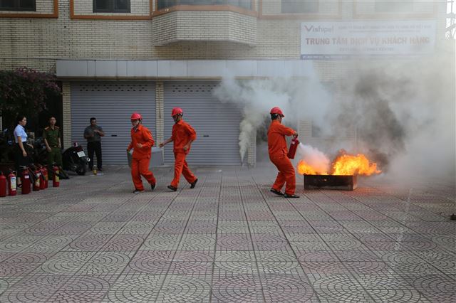 Công ty VISHIPEL tổ chức huấn luyện PCCC & CNCH năm 2023