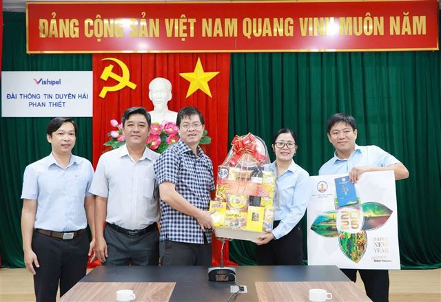 Đoàn công tác của tỉnh Bình Thuận thăm và chúc Tết Đài TTDH Phan Thiết