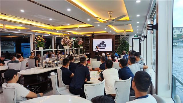 Tăng cường kỹ năng sử dụng thiết bị AIS, VHF cho đội ngũ tàu du lịch trên Vịnh Hạ Long