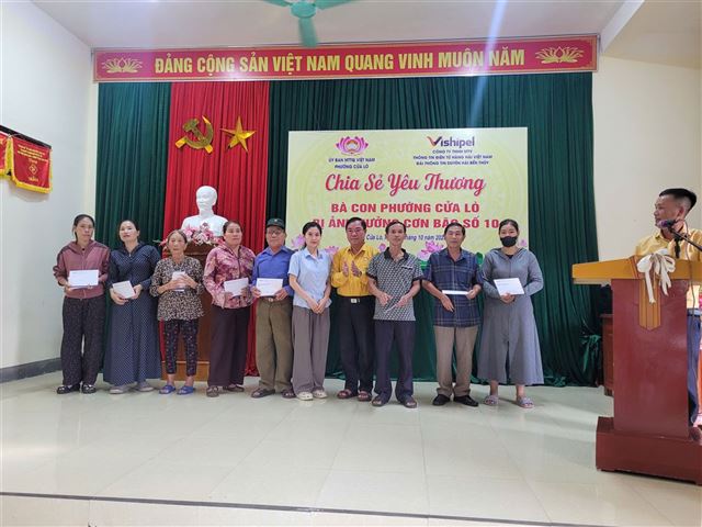 Đài TTDH Bến Thủy lan tỏa tinh thần “Chia sẻ yêu thương” cùng bà con Cửa Lò sau bão