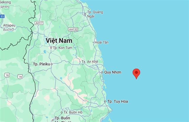 Hỗ trợ tàu cá QNG 90704 TS gặp sự cố trên biển 