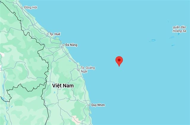 Hỗ trợ tàu cá QNG 96257 TS hỏng máy thả trôi