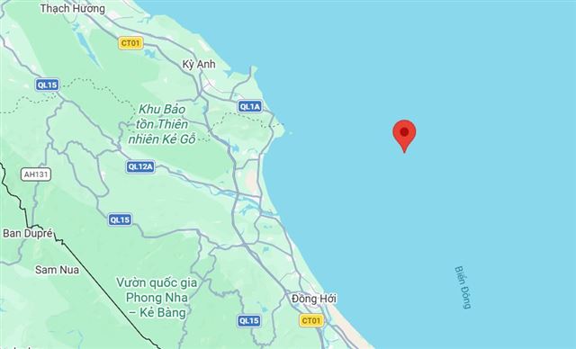 Hỗ trợ tàu cá QB 92267 TS hỏng máy trên biển 