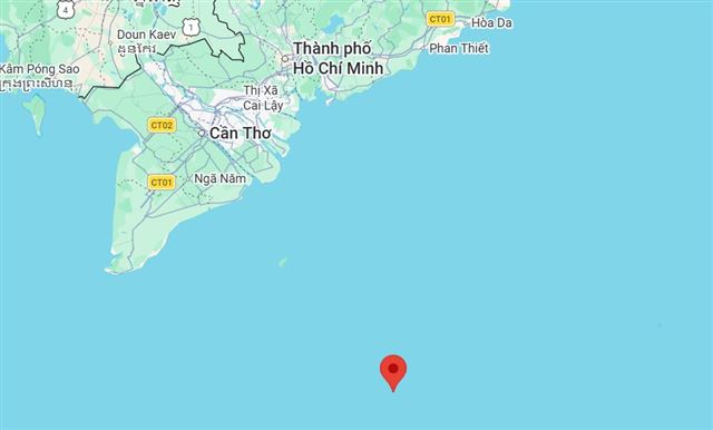 Hỗ trợ tàu cá BTh 96200 TS bị hỏng máy trên biển