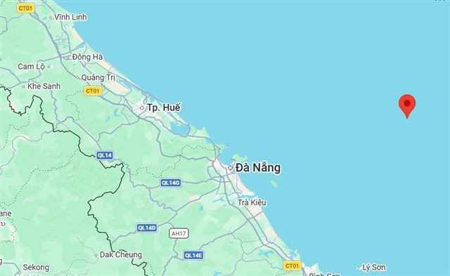 Tàu cá ĐNA 90901 TS gặp sự cố hỏng máy trên biển